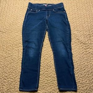 Levi Denizen modern pull on Crop Size 6